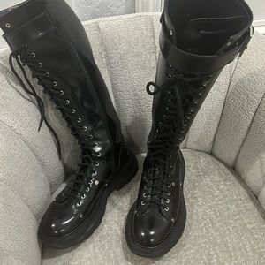 Alexander McQueen women’s tread knee high boot in black sz 39